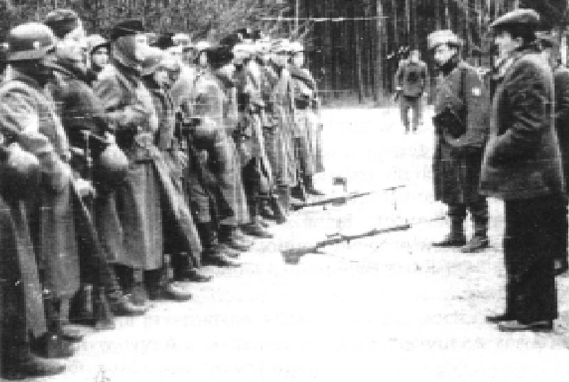 Grupa osłonowa spotkania Komendanta Głównego AK, gen. „Niedźwiadka” (Leopolda Okulickiego), z Brytyjską Misją Wojskową. Lasy koło Radomska,  3 stycznia 1945 r.