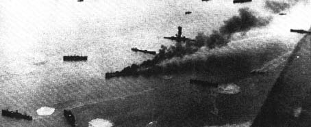 Angielskie okręty w zatoce Suda-Bucht (Kreta) bombardowane przez niemieckie lotnictwo podczas ewakuacji Korpusu Ekspedycyjnego z Grecji.
