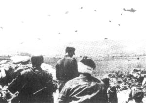 Desant powietrzny niemieckich spadochroniarzy na bazy jugosłowiańskich partyzantów. Operacja „Skok Konika Szachowego”.